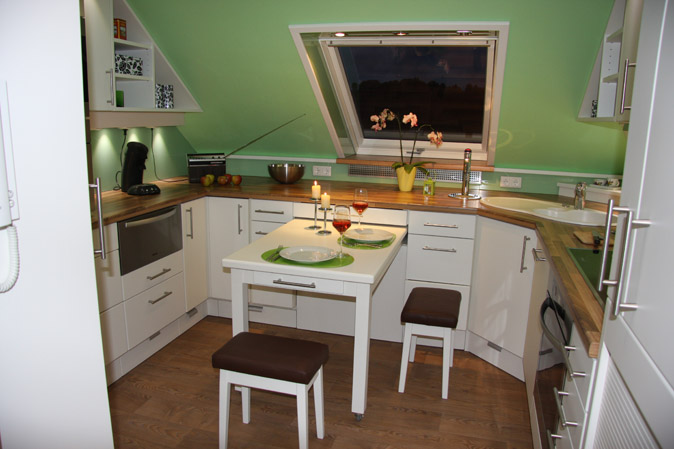 1 - Alles an seinem Platz - auf 10m² mit Dachschräge