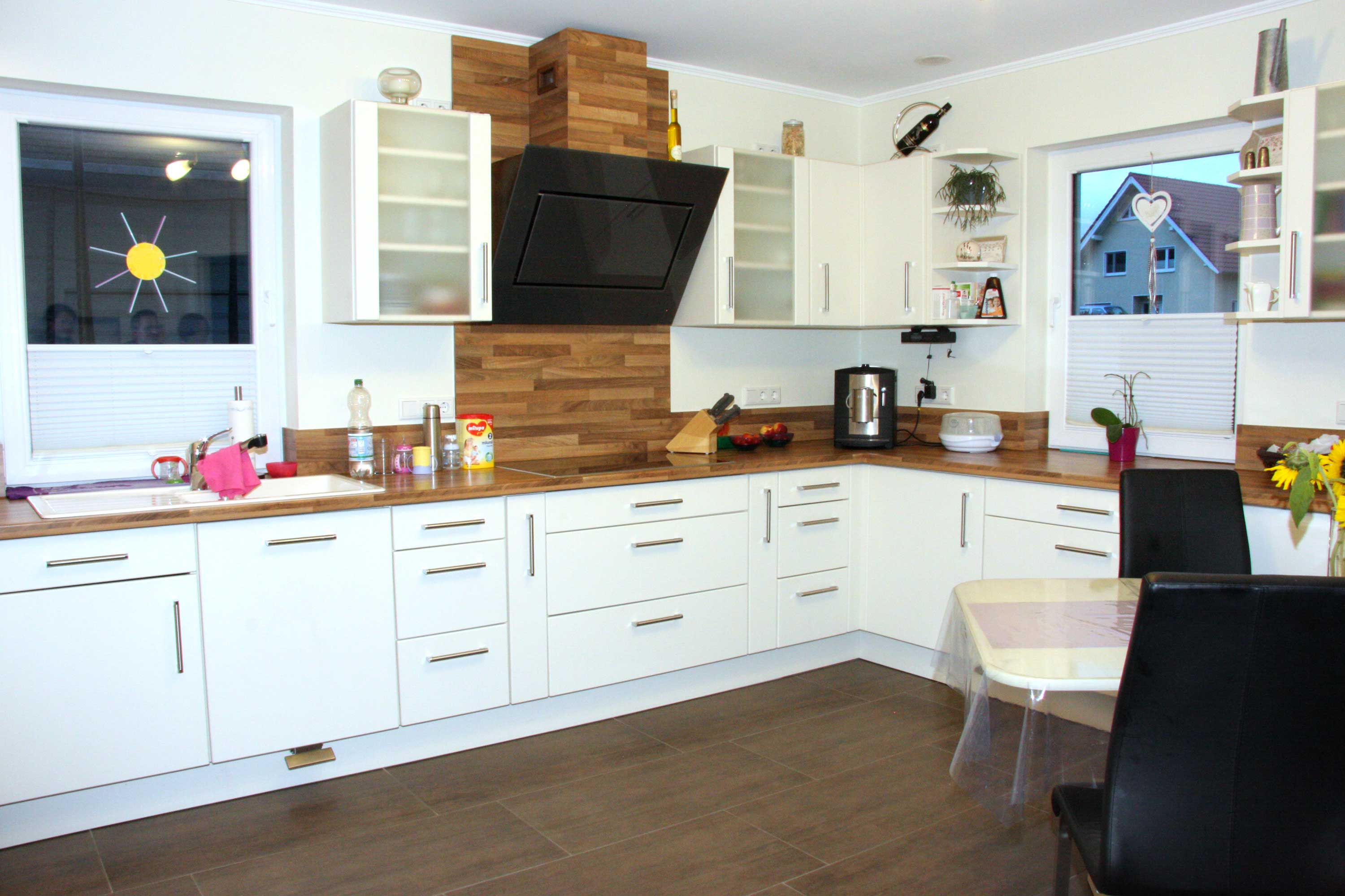 15 - Moderne Küche mit viel Stauraum