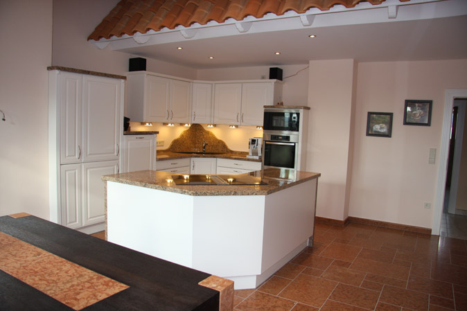 4 - Marmorverzierte Küche