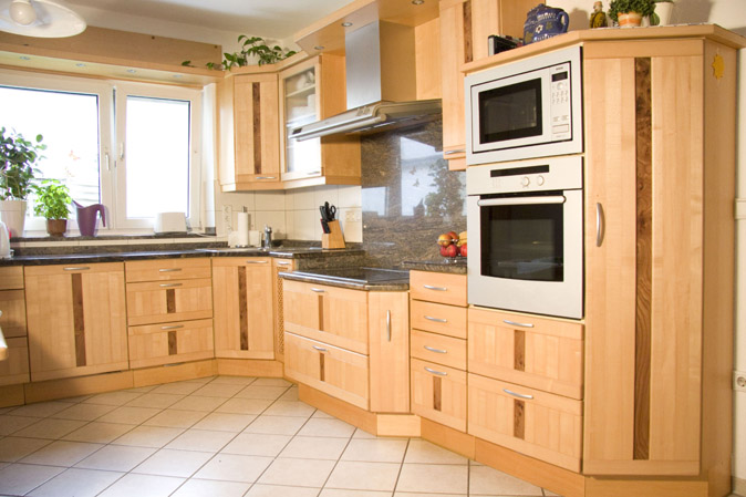 6 - Küche mit abgesenktem und vorversetztem Herd