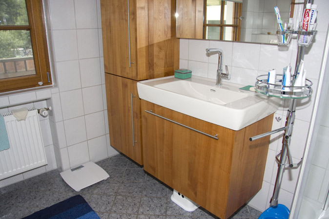 Badezimmer aus Schicht-Kirschbaum