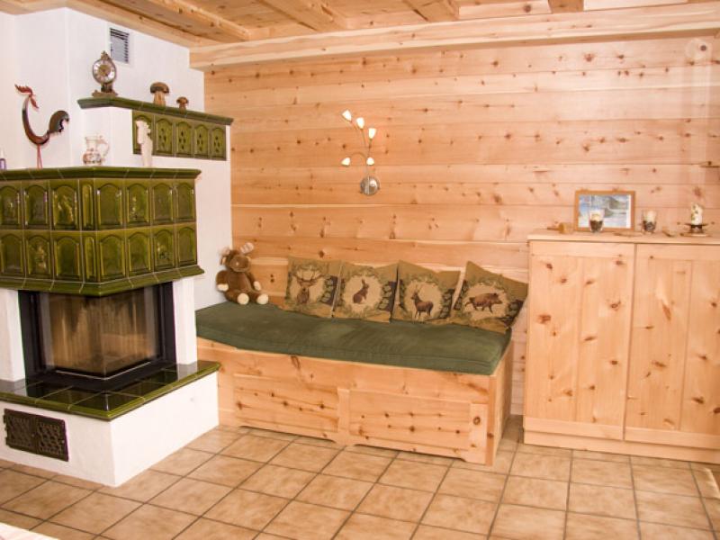 Kamin-/Esszimmer aus massiver Zirbekiefer Kamin-/Esszimmer aus massiver Zirbekiefer