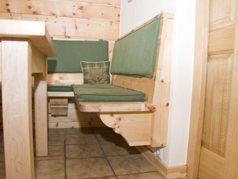 Eckbank Zirbekiefer massiv natur, Oberfläche unbehandelt Eckbank Zirbekiefer massiv natur, Oberfläche unbehandelt, hängend montiert
