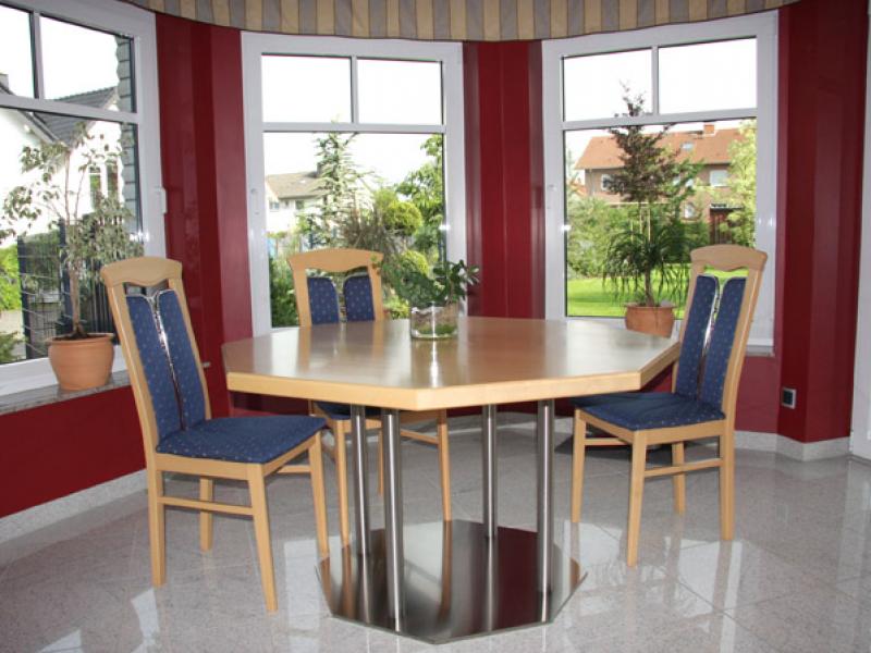 8-eckiger Esstisch: Platte Kanadischer Ahorn massiv, Gestell Edelstahl