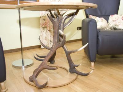 Beistelltisch Kanadischer Ahorn massiv mit einglegtem Glas, Gestell echte Hirschgeweihe