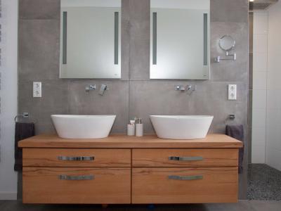 Badezimmerschrank Frontansicht