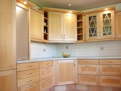Aufsatzschrank mit Rollo Aufsatzschrank mit Rollo