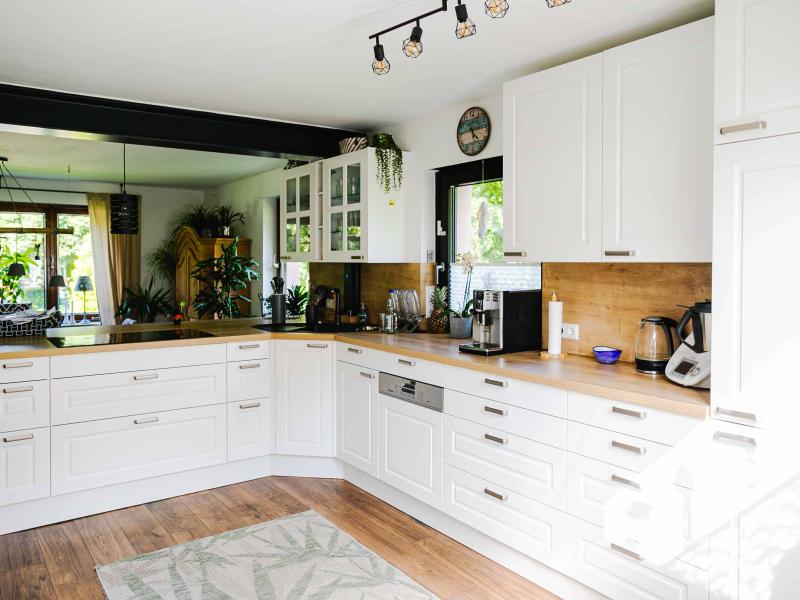 01 Landhausküche Mattlack weiß