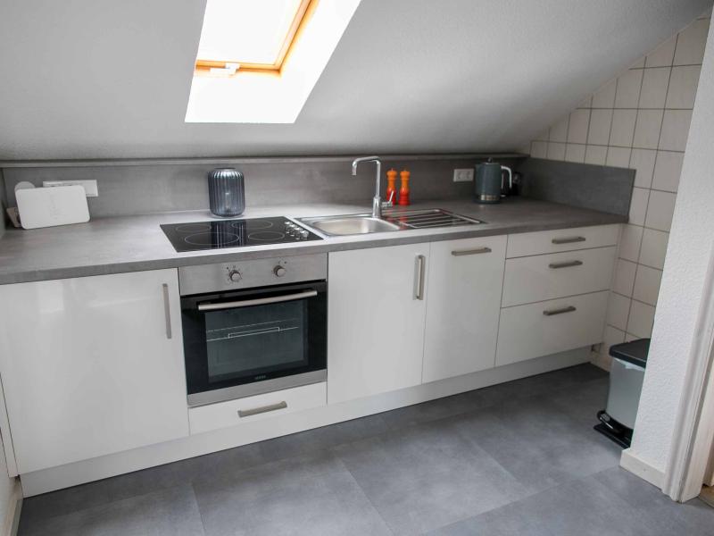 01 Küchenzeile unter Dachschräge