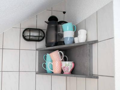 02 abgeschrägtes Eck-Wandregal