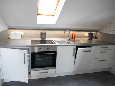 03 Unterbau-Kühlschrank und 45cm-Geschirrspüler